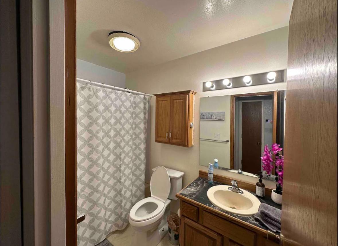 Hidden Lakefront Villa Fairbanks Bagian luar foto